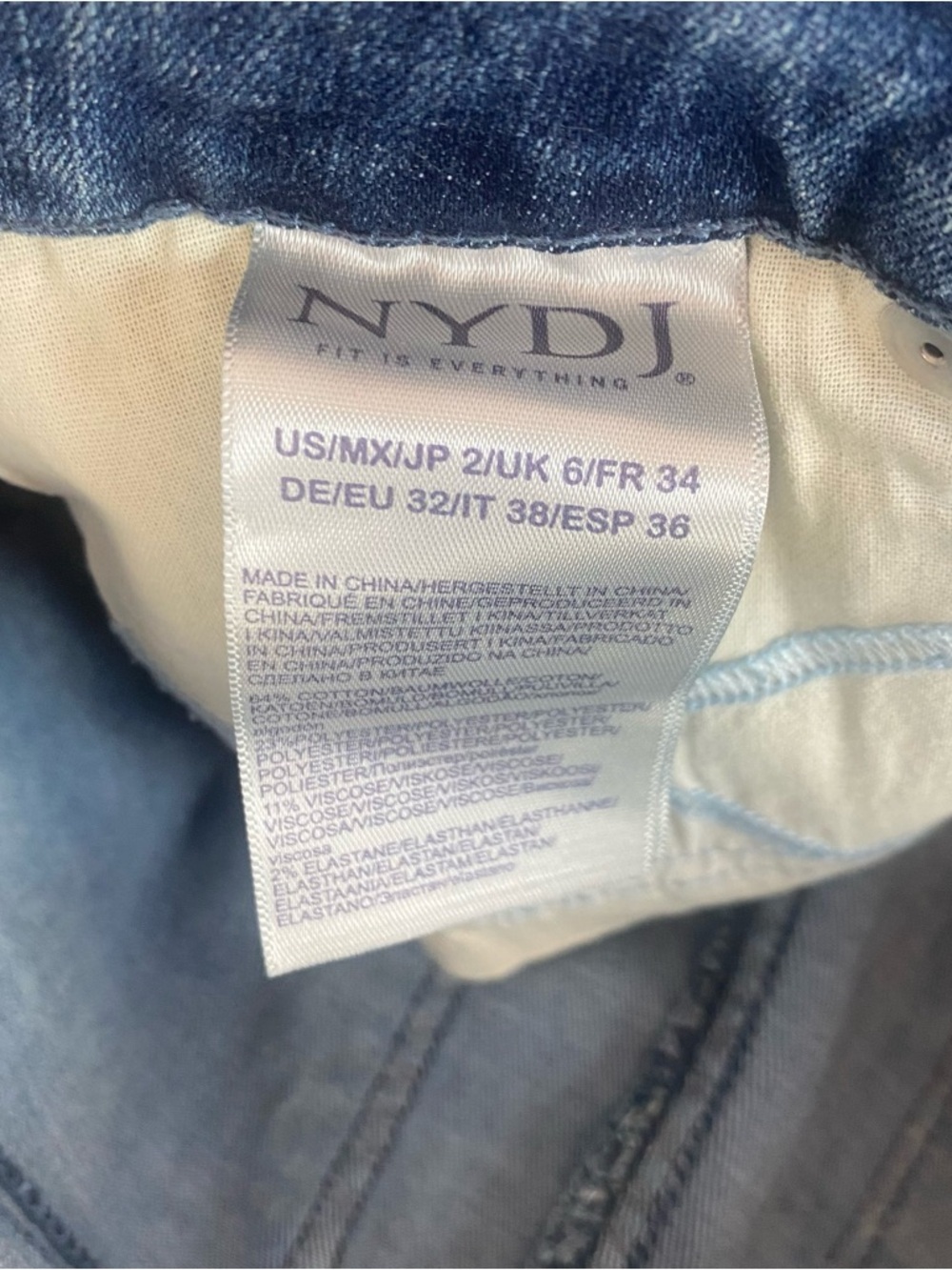 NYDJ Bootcut Jeans in Medium Blue Wash size 2 NWT - Picture 4 of 8